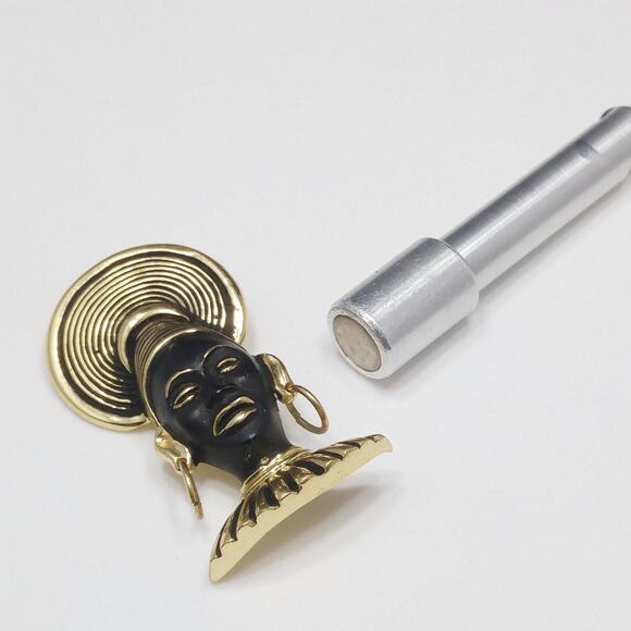 Vintage 1950s African Princess Brooch, Gold Plated. Black Enamel - Picture 7 of 10